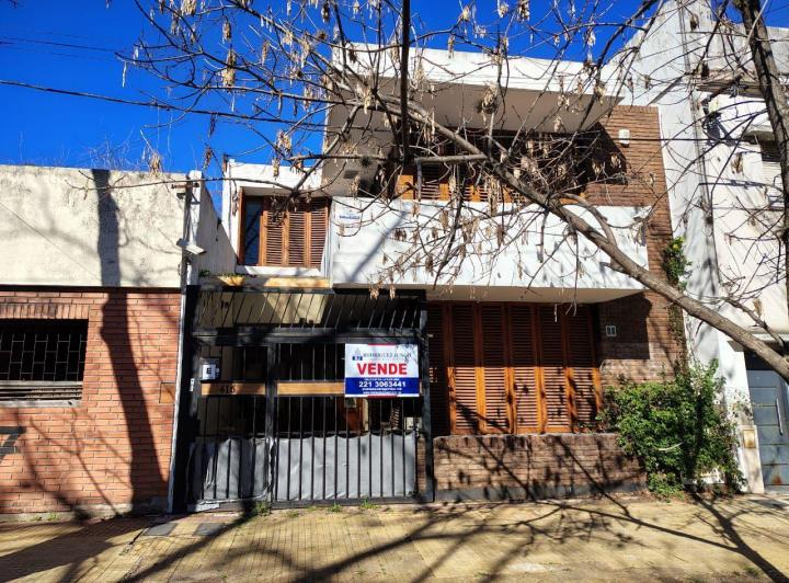 Casa · 300m² · 7 Ambientes · 1 Cochera