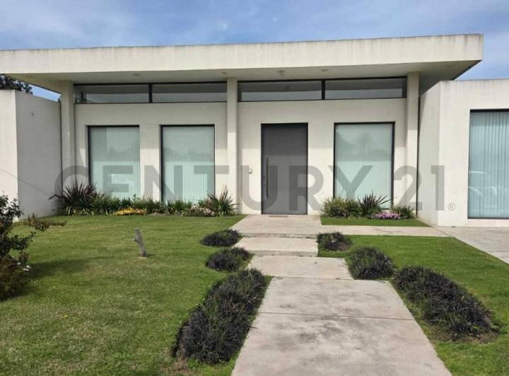 Casa · 191m² · 5 Ambientes · 3 Cocheras