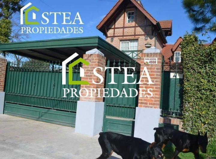 Casa · 300m² · 5 Ambientes · 2 Cocheras