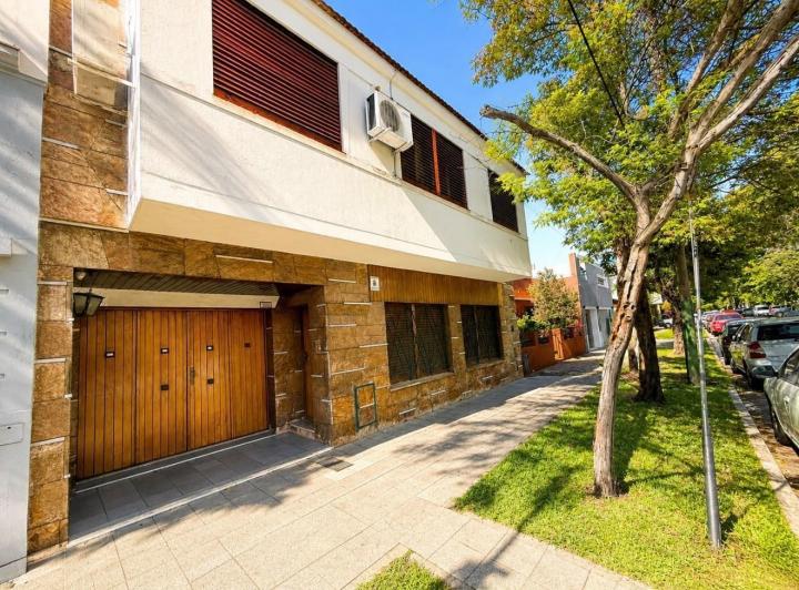 Casa · 261m² · 5 Ambientes · 2 Cocheras