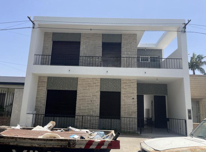Casa · 220m² · 5 Ambientes · 6 Cocheras