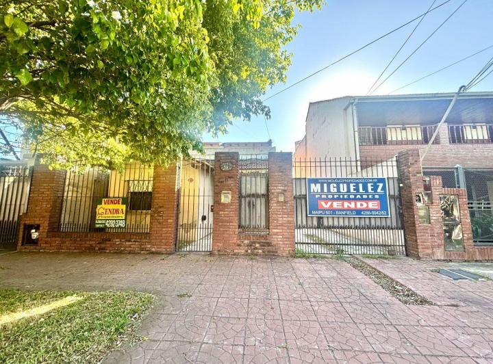 Casa · 250m² · 5 Ambientes · 2 Cocheras