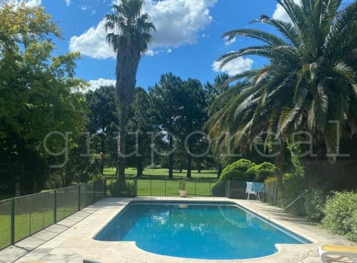 Casa · 370m² · 9 Ambientes · 1 Cochera