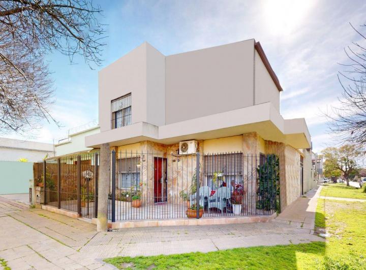 Casa · 130m² · 5 Ambientes · 1 Cochera