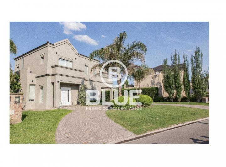 Casa · 320m² · 6 Ambientes · 2 Cocheras