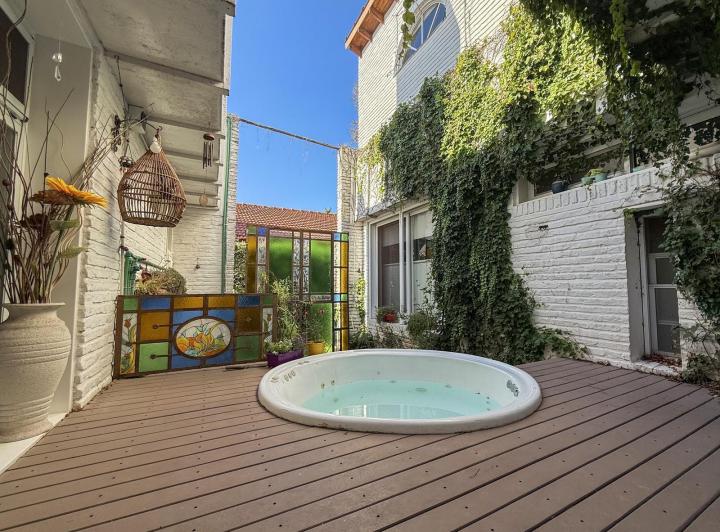 Casa · 213m² · 5 Ambientes · 2 Cocheras