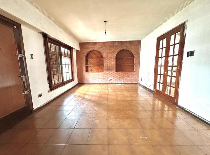 Casa · 180m² · 5 Ambientes