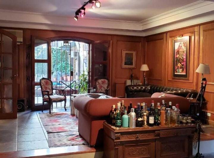Casa · 345m² · 6 Ambientes · 5 Cocheras