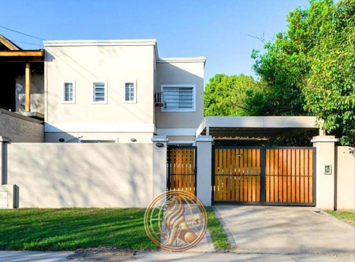 Casa · 200m² · 5 Ambientes · 1 Cochera