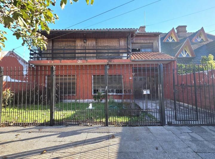 Casa · 276m² · 6 Ambientes · 2 Cocheras