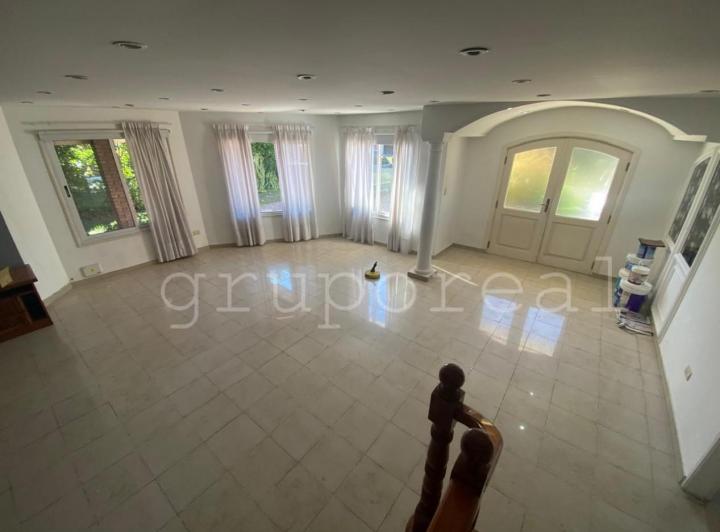 Casa · 350m² · 7 Ambientes