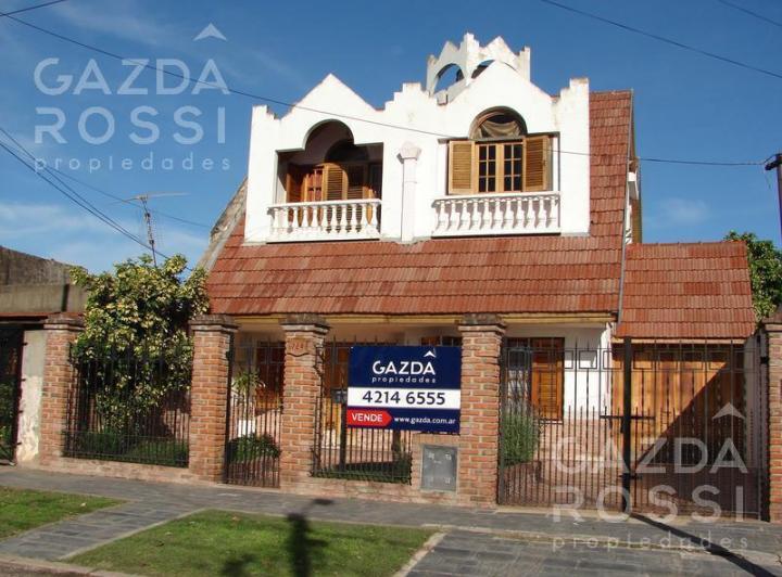 Casa · 210m² · 5 Ambientes · 2 Cocheras