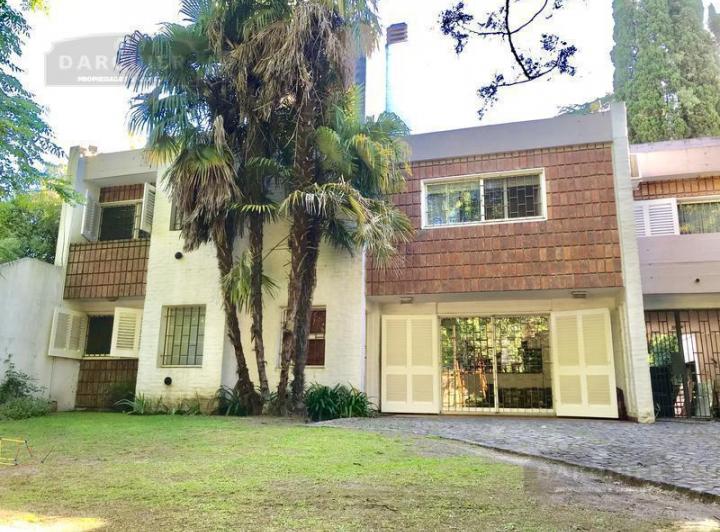 Casa · 211m² · 4 Dormitorios