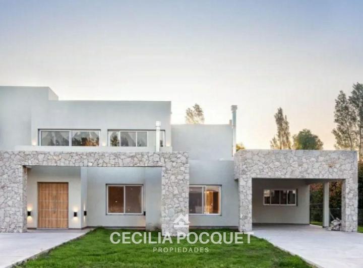 Casa · 268m² · 5 Ambientes · 2 Cocheras