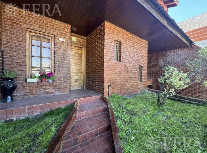 Casa · 248m² · 5 Ambientes · 5 Cocheras