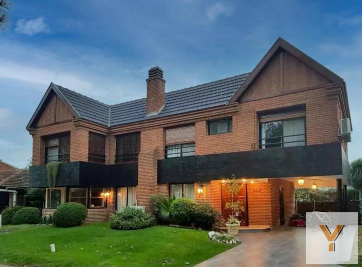 Casa · 306m² · 6 Ambientes