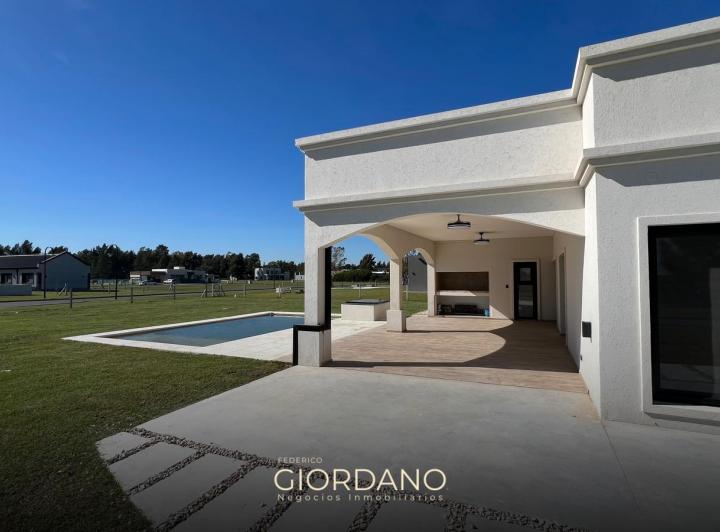 Casa · 207m² · 5 Ambientes · 2 Cocheras