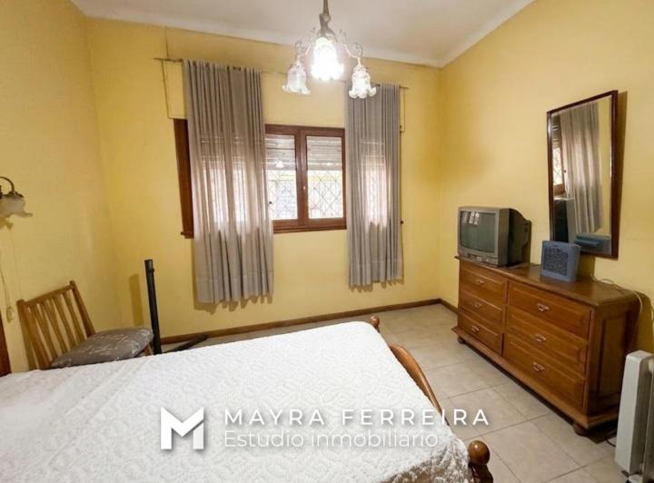 Casa · 210m² · 5 Ambientes · 2 Cocheras