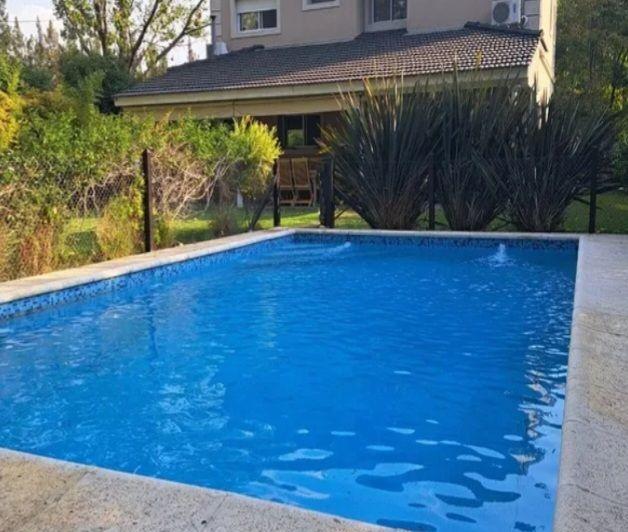 Casa · 205m² · 6 Ambientes · 4 Cocheras