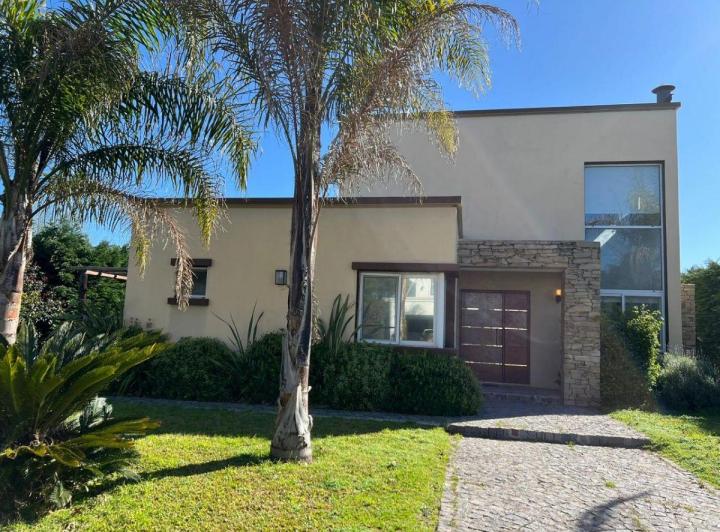 Casa · 250m² · 1 Ambiente