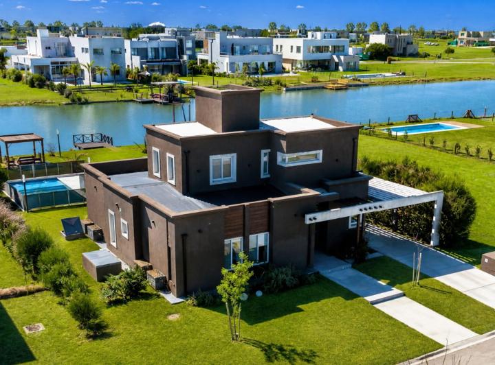 Casa · 172m² · 5 Ambientes · 1 Cochera