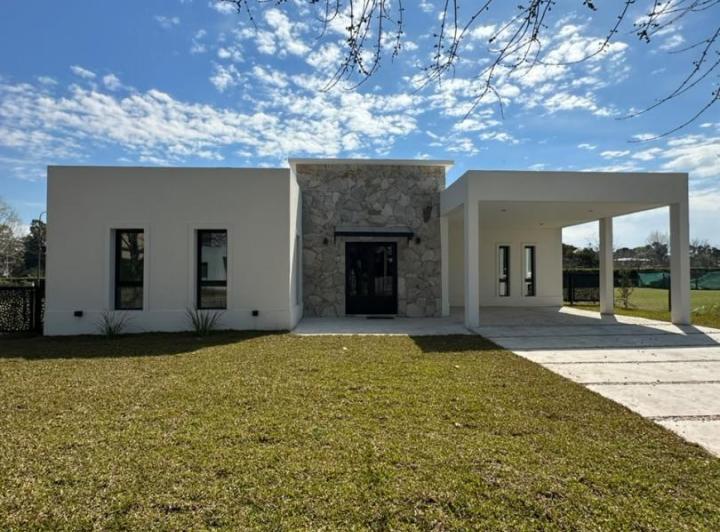 Casa · 250m² · 5 Ambientes · 1 Cochera