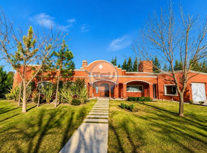 Casa · 234m² · 5 Ambientes