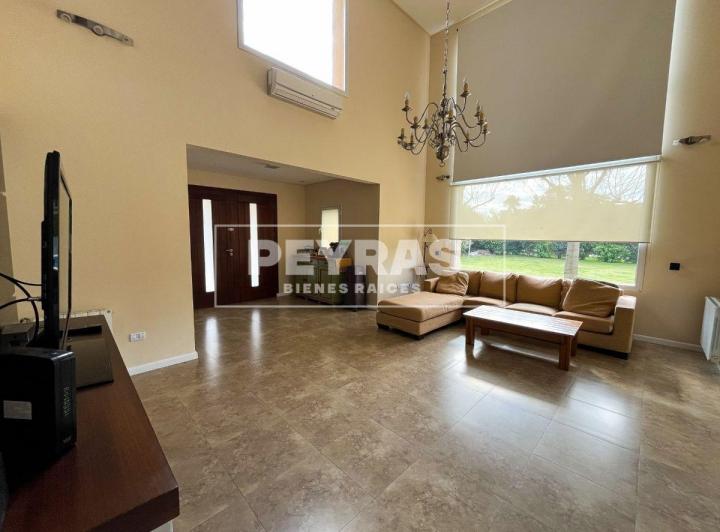 Casa · 270m² · 5 Ambientes · 2 Cocheras