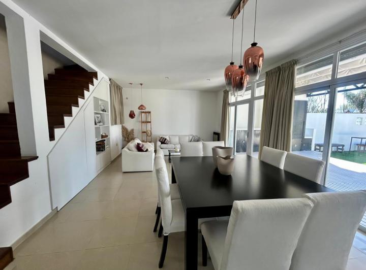 Casa · 135m² · 4 Dormitorios · 2 Cocheras