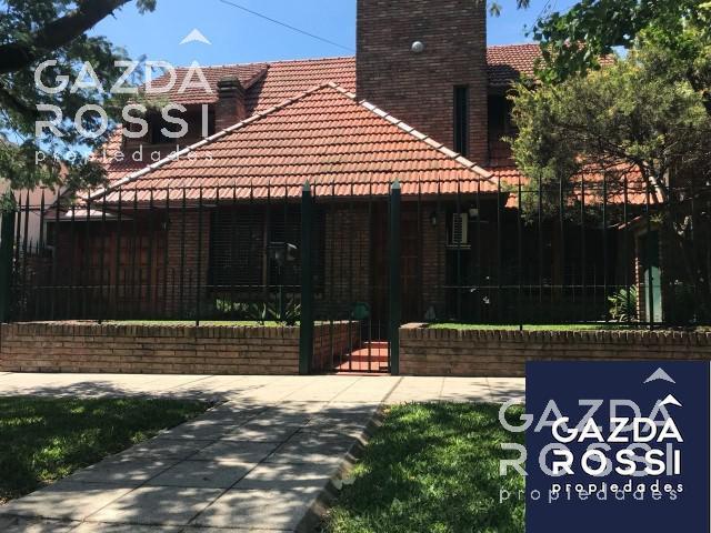 Casa · 255m² · 5 Ambientes · 1 Cochera