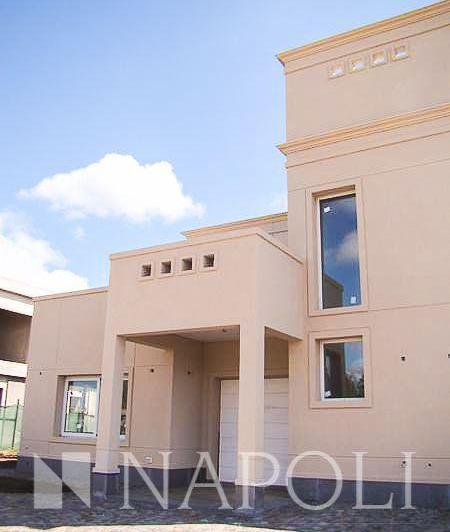 Casa · 331m² · 5 Ambientes · 2 Cocheras