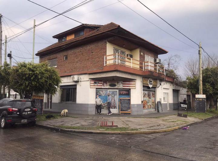 Casa · 5 Ambientes · 2 Cocheras