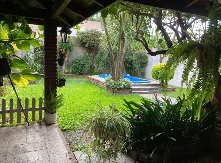 Casa · 199m² · 5 Ambientes · 2 Cocheras