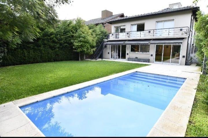 Casa · 327m² · 6 Ambientes
