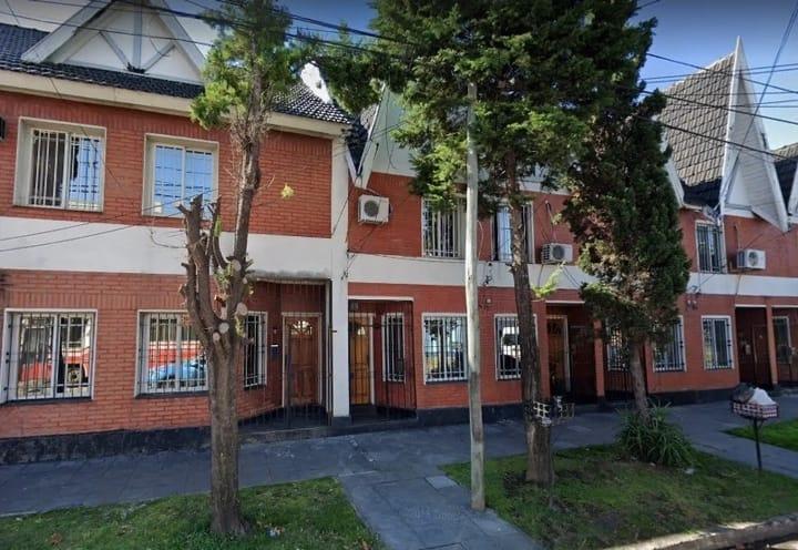 Casa · 100m² · 5 Ambientes · 2 Cocheras