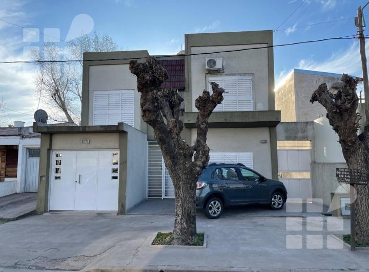 Casa · 200m² · 4 Dormitorios