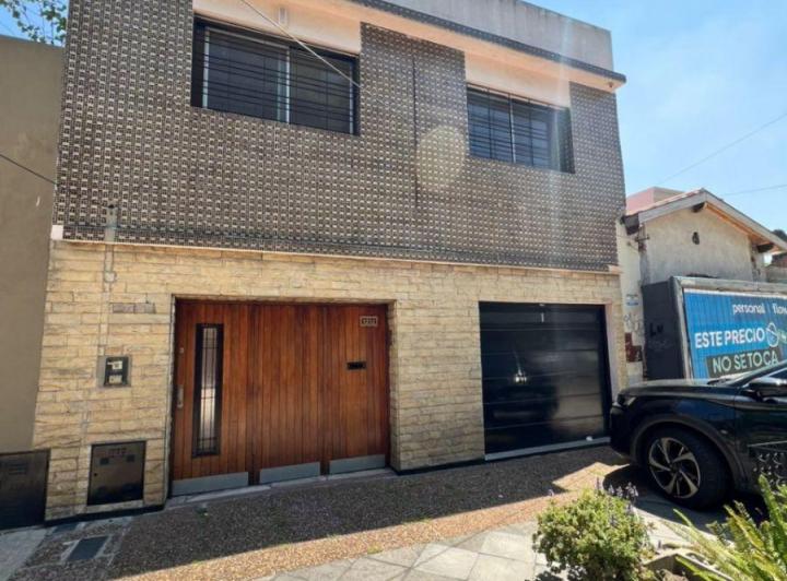 Casa · 236m² · 5 Ambientes · 2 Cocheras