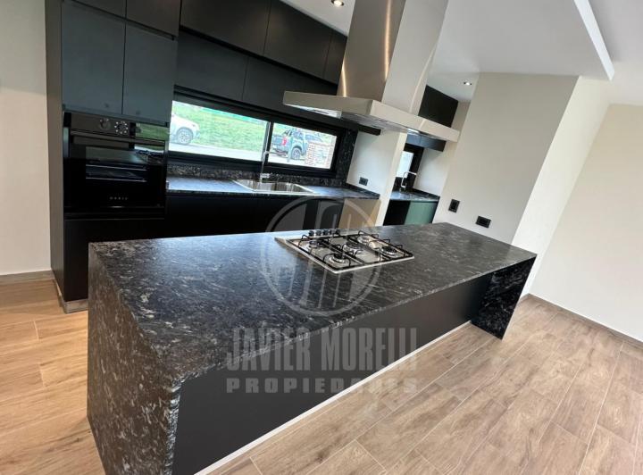 Casa · 52m² · 6 Ambientes · 1 Cochera
