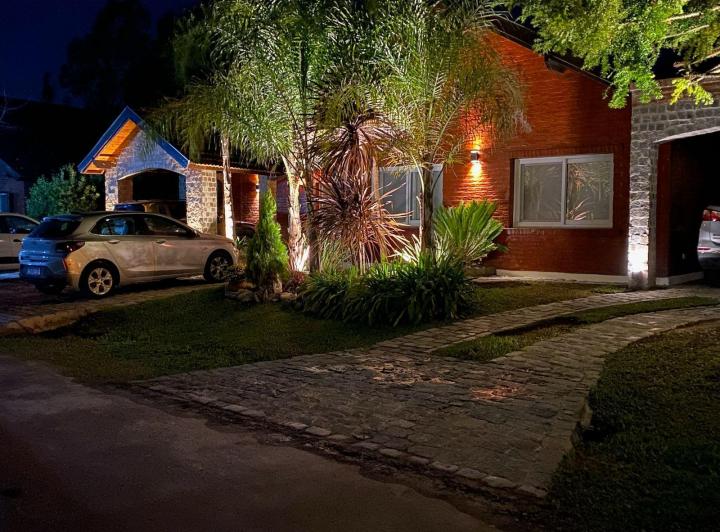 Casa · 400m² · 6 Ambientes · 1 Cochera