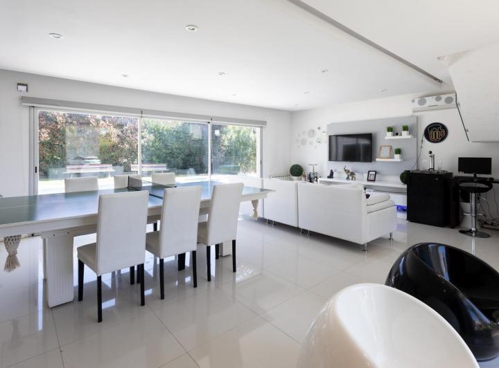 Casa · 184m² · 5 Ambientes · 2 Cocheras