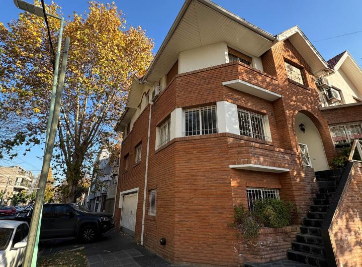 Casa · 275m² · 5 Ambientes · 2 Cocheras
