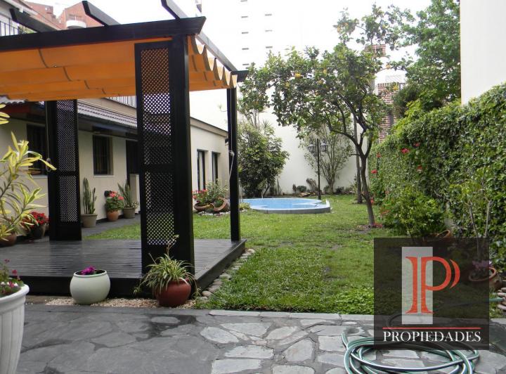 Casa · 300m² · 5 Ambientes · 3 Cocheras