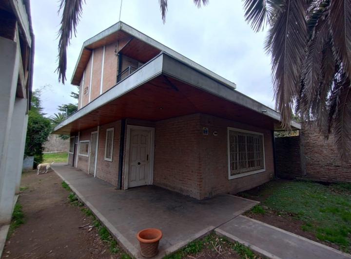 Casa · 1m² · 5 Ambientes · 4 Cocheras