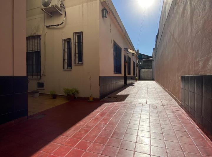 Casa · 300m² · 5 Ambientes · 2 Cocheras