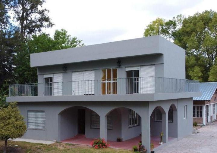 Casa · 268m² · 6 Ambientes · 2 Cocheras