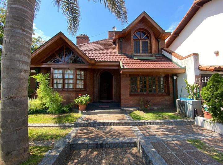 Casa · 320m² · 5 Ambientes