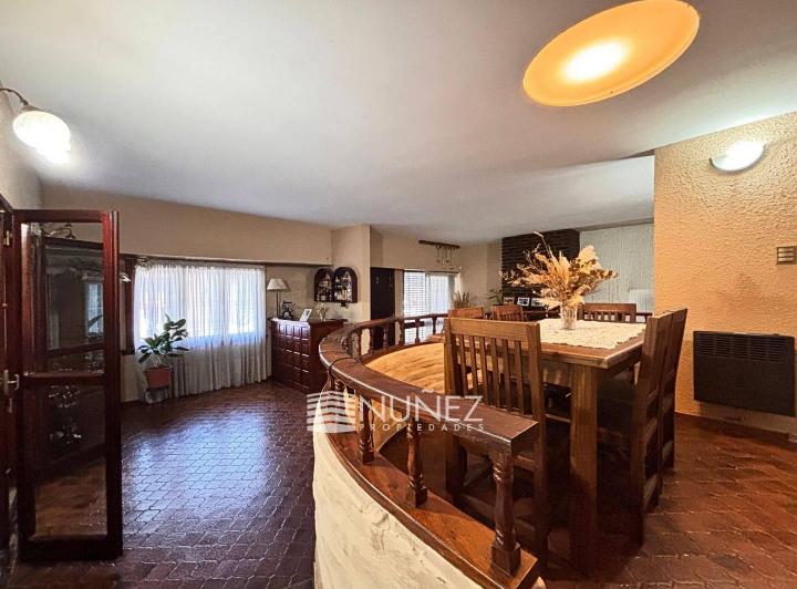 Casa · 321m² · 7 Ambientes · 4 Cocheras