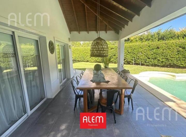 Casa · 330m² · 5 Ambientes