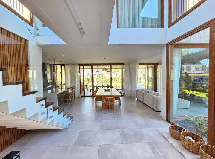 Casa · 312m² · 7 Ambientes · 2 Cocheras
