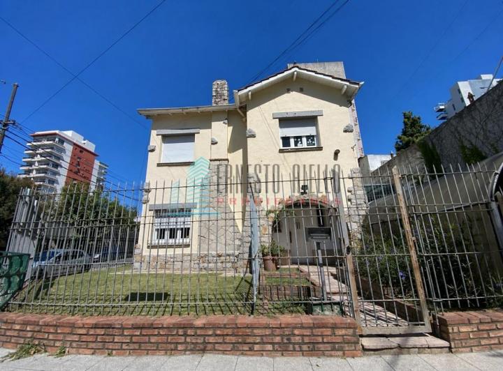 Casa · 204m² · 6 Ambientes · 1 Cochera